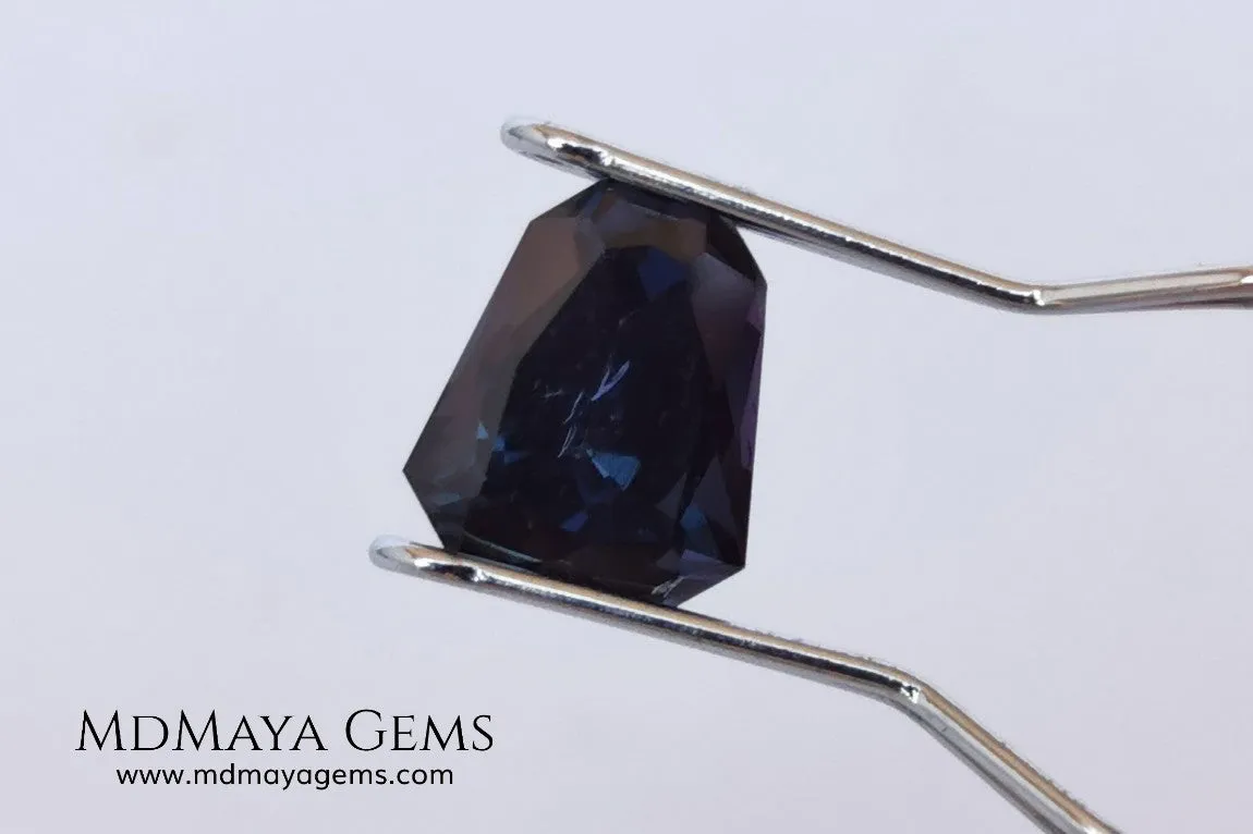 Amazing Dark Blue Spinel 1.59 ct fancy cut