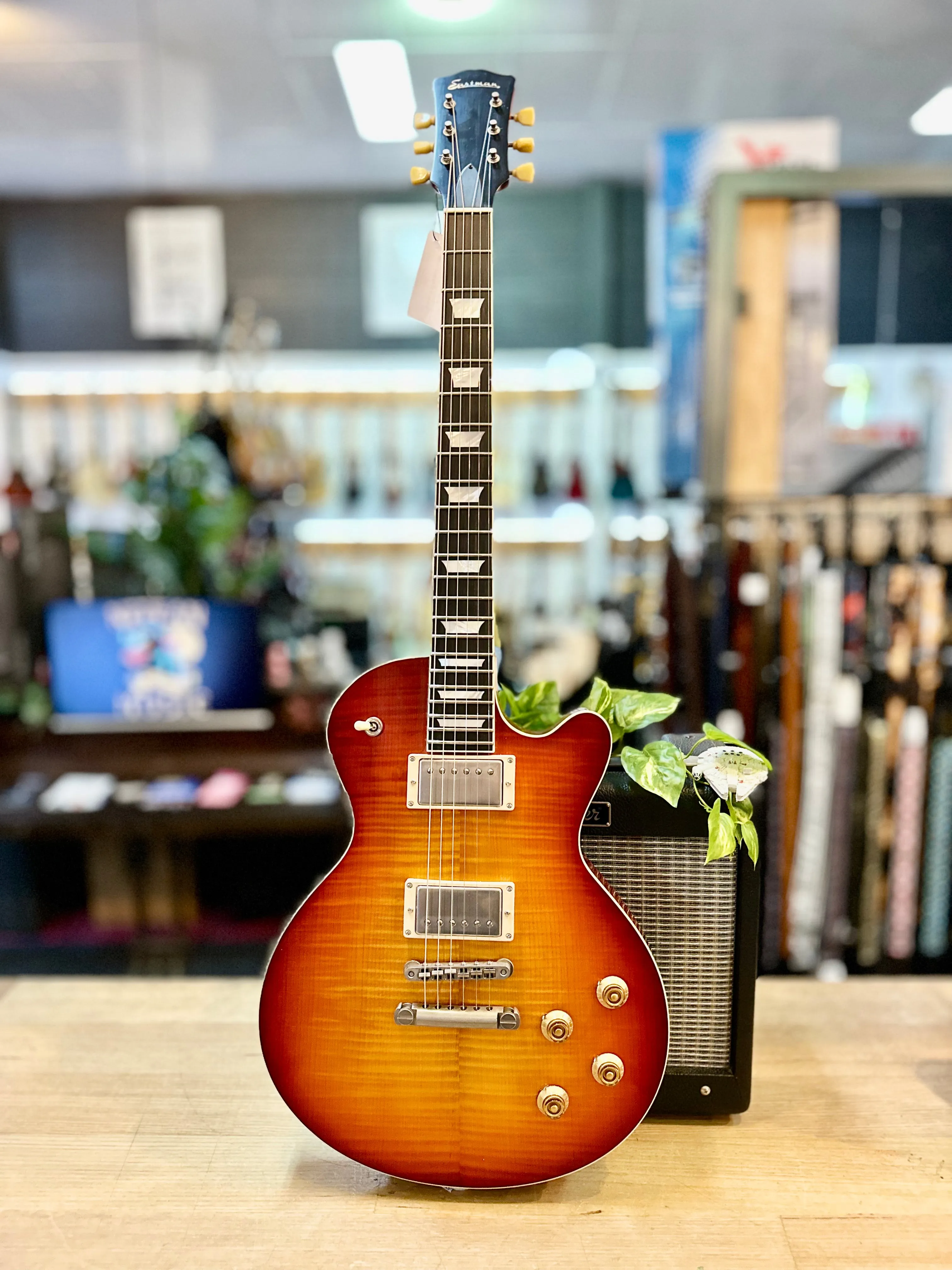 Eastman | SB59/TV | Solidbody Electric | Antique Redburst
