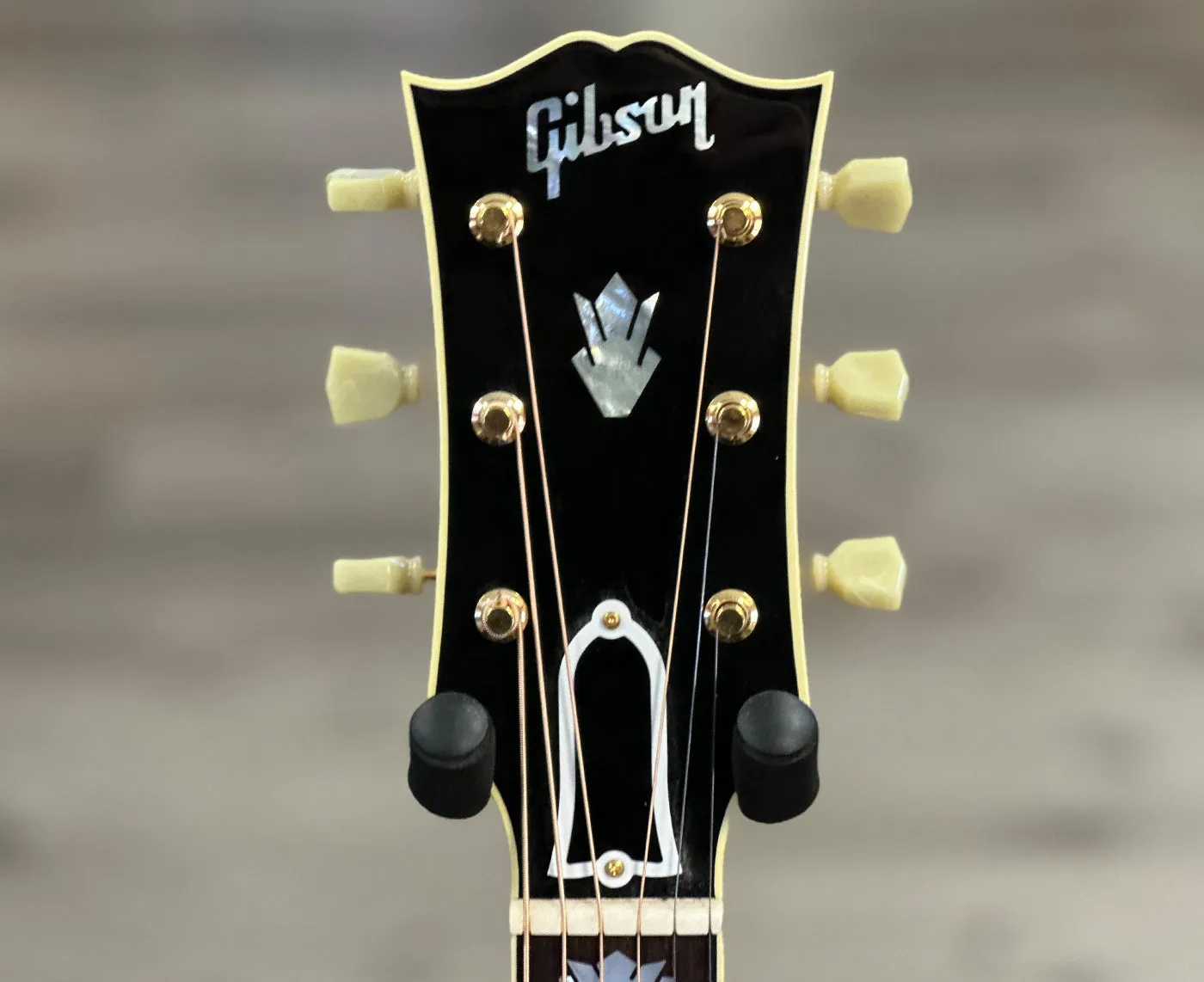Gibson SJ-200 Standard Acoustic-Electric Guitar Antique Natural w/ Gibson Case 2022