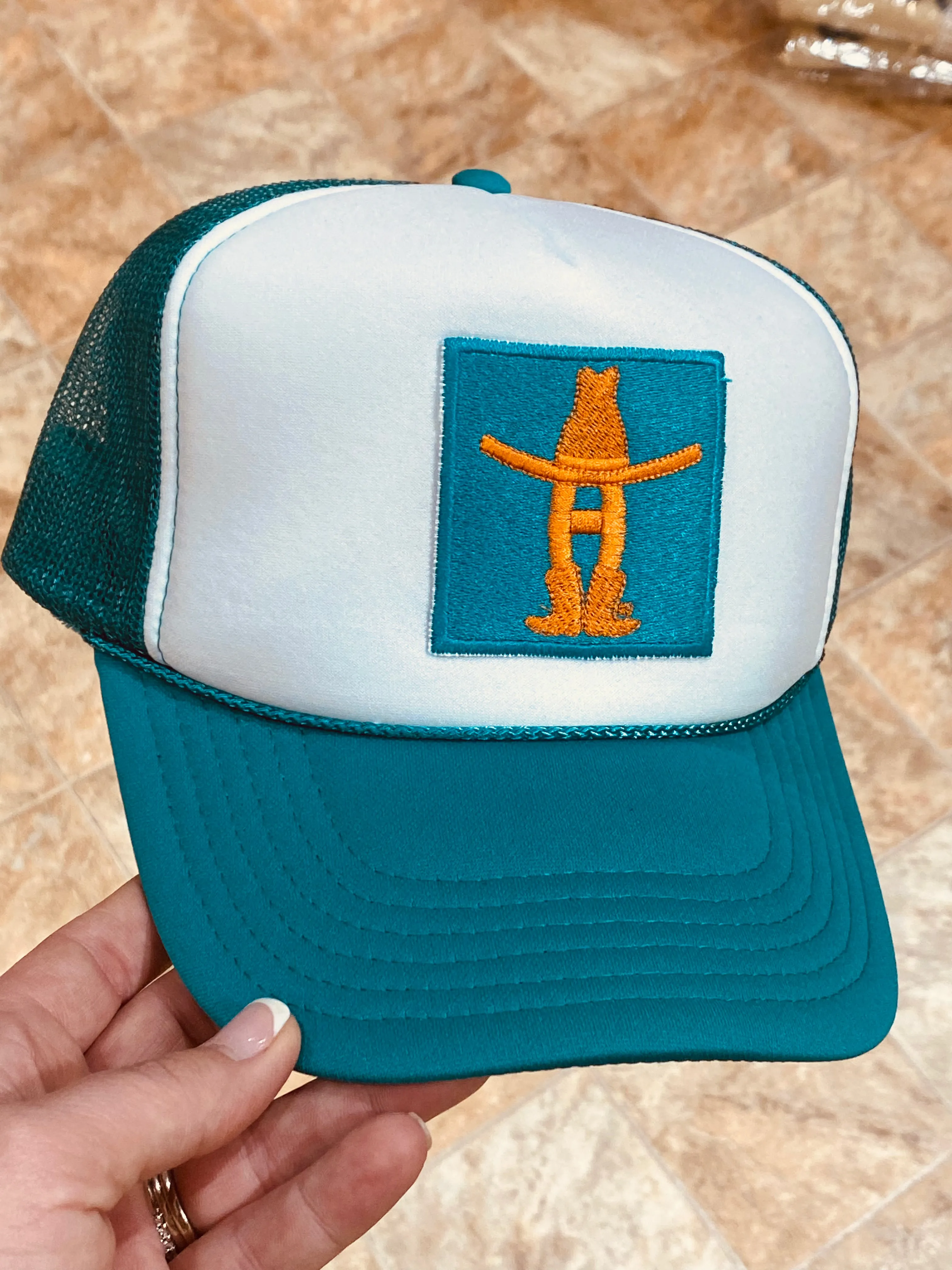 Howdy H Trucker Caps