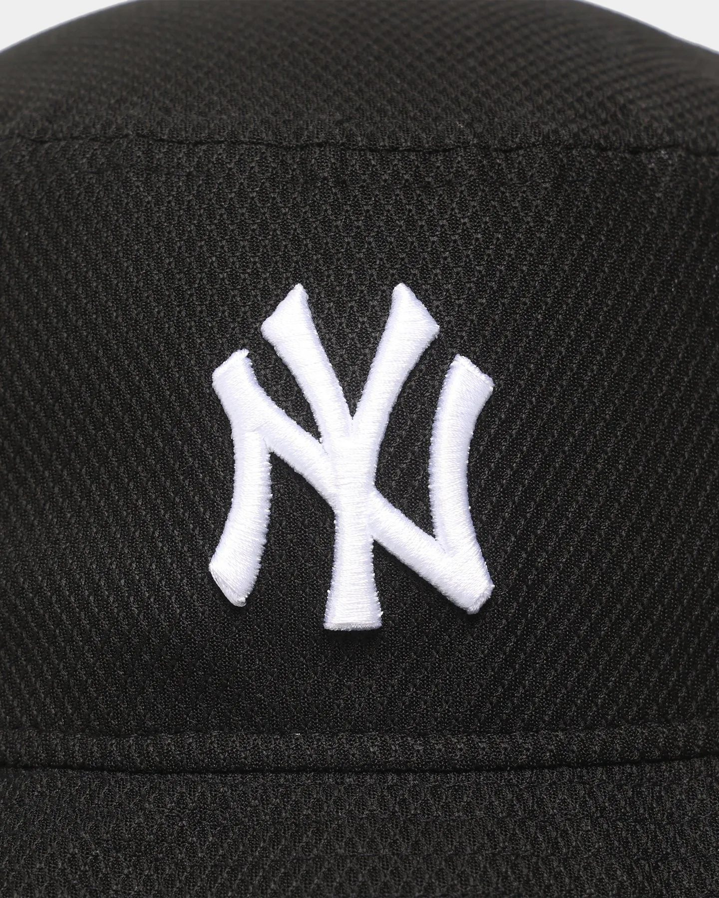 New Era New York Yankees Water Resistant Bucket Hat Black/Original Team Colours